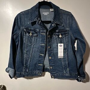 NWT Levi's Blue Denim Trucker Jacket